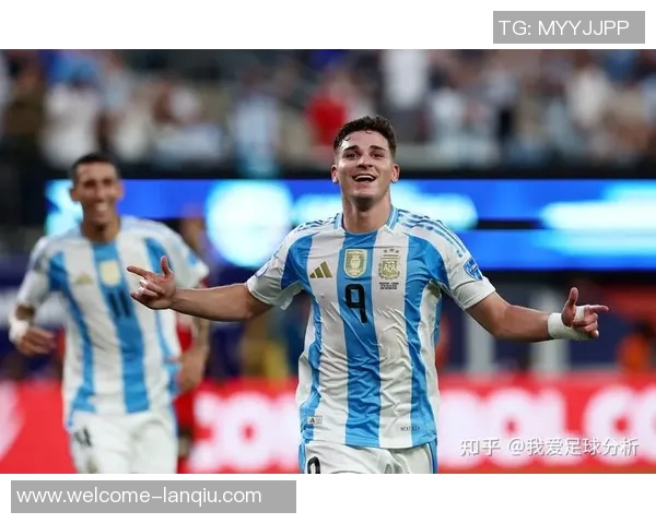 西蒙尼与阿尔瓦雷斯携手共进信任无间共同追逐冠军梦想