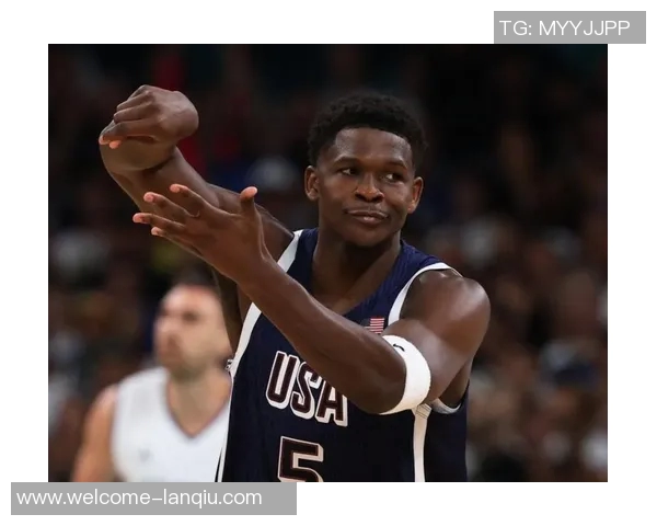 全明星赛精彩表现爱德华兹上半场14投7中砍下20分并在第二节独得17分